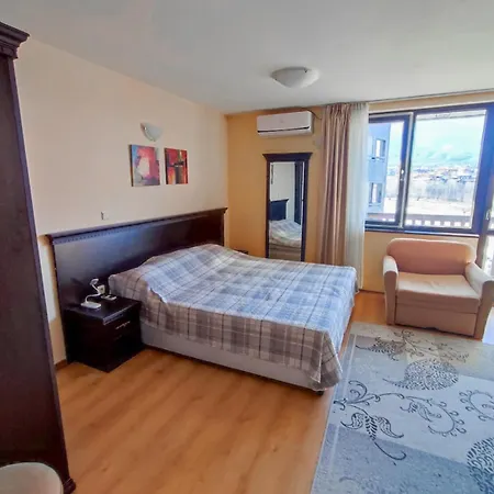 Private In Royal Park Apartament